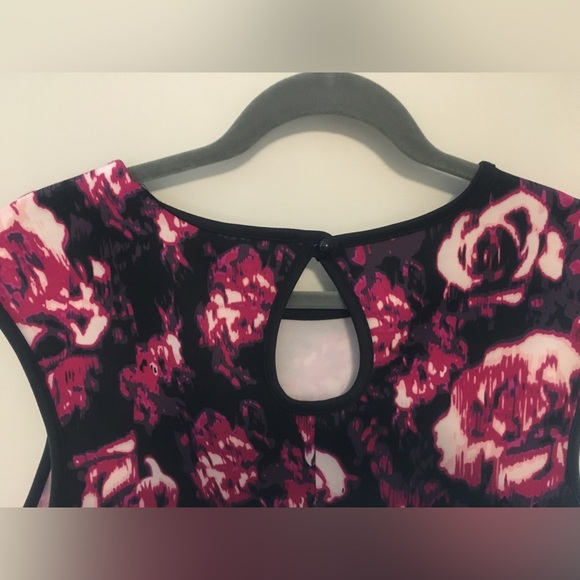 Dress To Impress MIDI Size Large Black Background Hot Pink Floral Designer - Picture 9 of 10